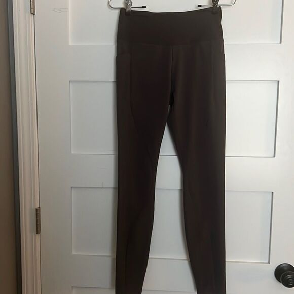 Athleta Quest Hybrid Tights. Pockets on both sides. Zipper in the back. 30 - Picture 1 of 8
